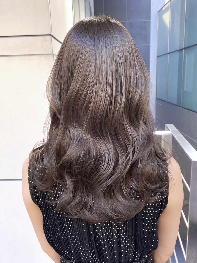 原宿・表参道にある日本を代表するトレンド美容室・美容院「Tierra(ティエラ)」のヘアスタイル「ラベンダーグレージュ」の拡大画像