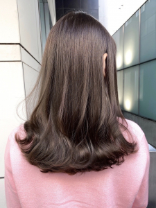 スタッフ「スガ　シュンスケ　」が担当したヘアスタイル「ラベンダーグレージュ」