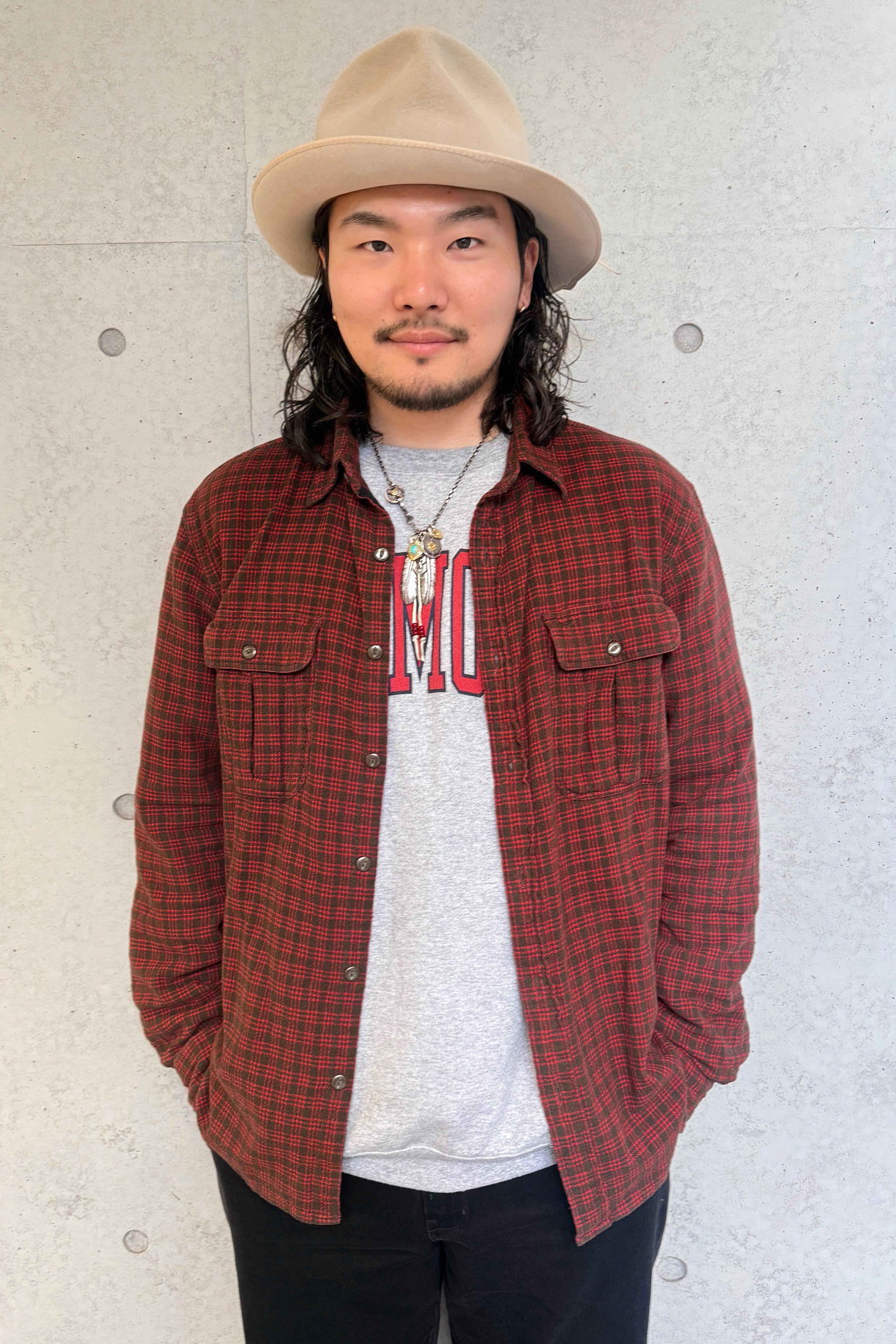 ヘアスタイル「オリーブグレージュ」を担当したスタッフ「スガ　シュンスケ　」の画像