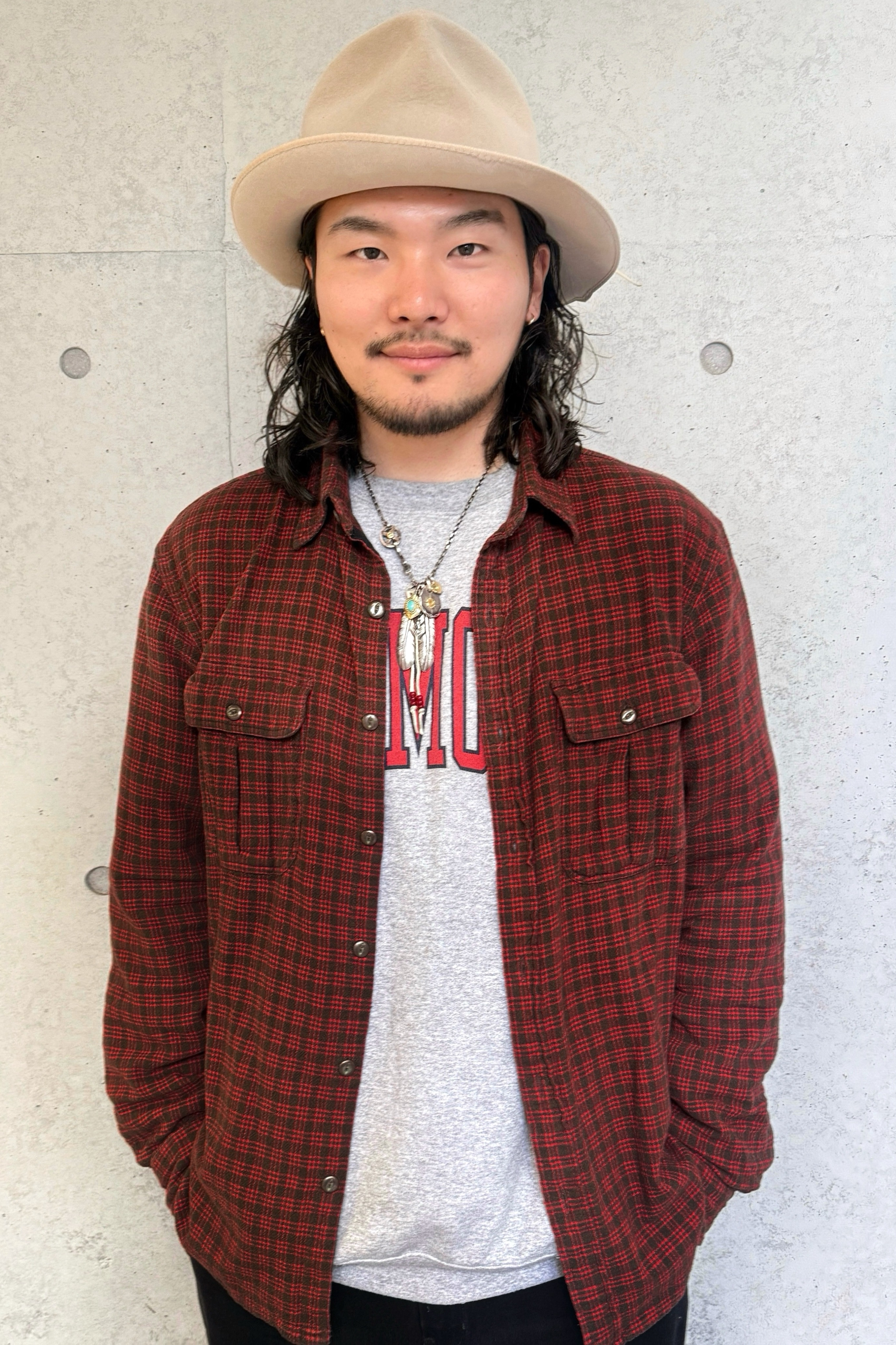 ヘアスタイル「ラベンダーグレージュ」を担当したスタッフ「スガ　シュンスケ　」の画像